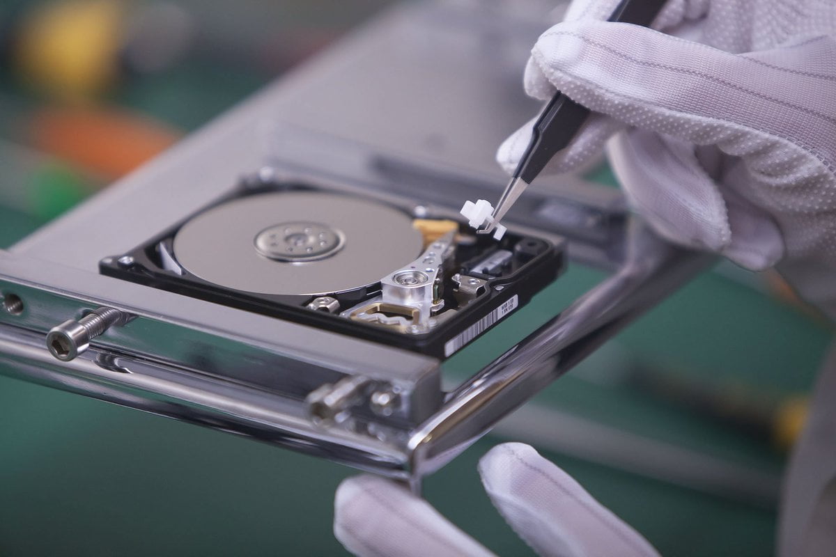 Data Recovery in Action: Hard Disk Head Swap
